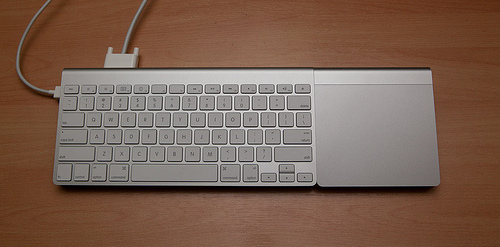 Вид сверху на клавиатурный кастом моддинг проект The MacBook Air Project